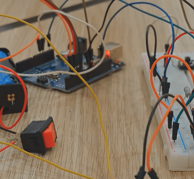 Arduino ilə iki mühərrikin idarə olunması (buzzerin&nbsp;tətbiqi)