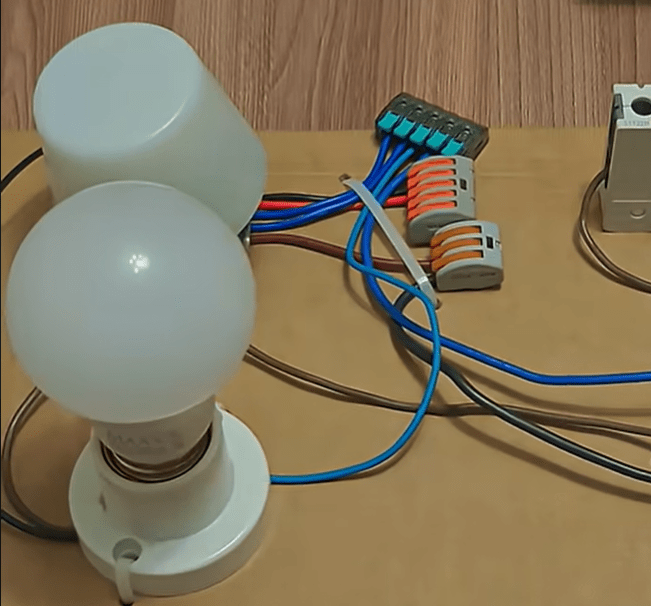 Fotosviçlə lampanın dövrəyə&nbsp;alınması